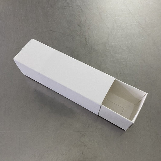 macaron packaging, white box fits 6 macarons