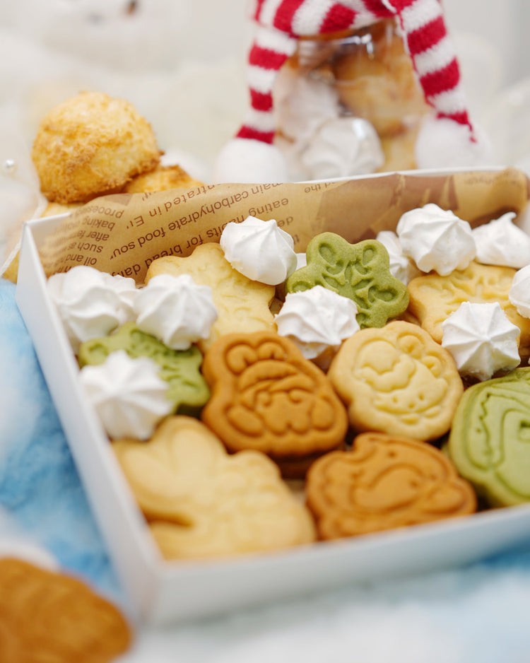 Stay warm! Shortbread Box