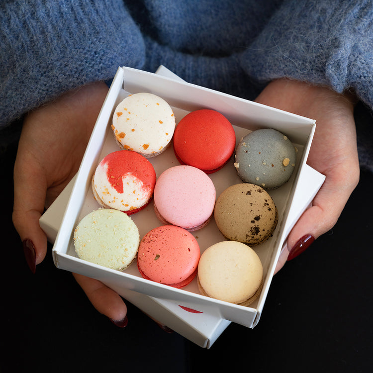 Box of 9 Mini Macarons