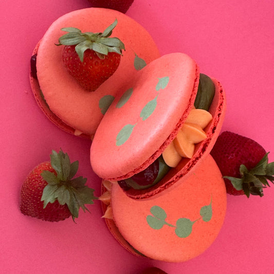 Strawberry & Matcha XL macaron