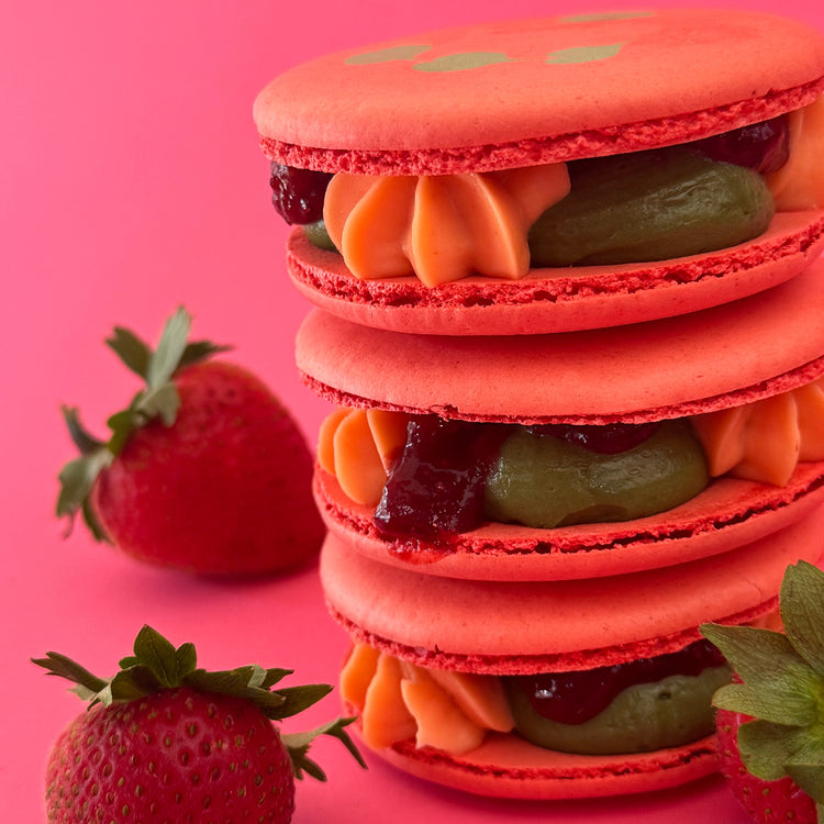 Strawberry & Matcha XL macaron