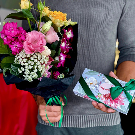 Mother's Day Flower Bouquet & Macaron Box